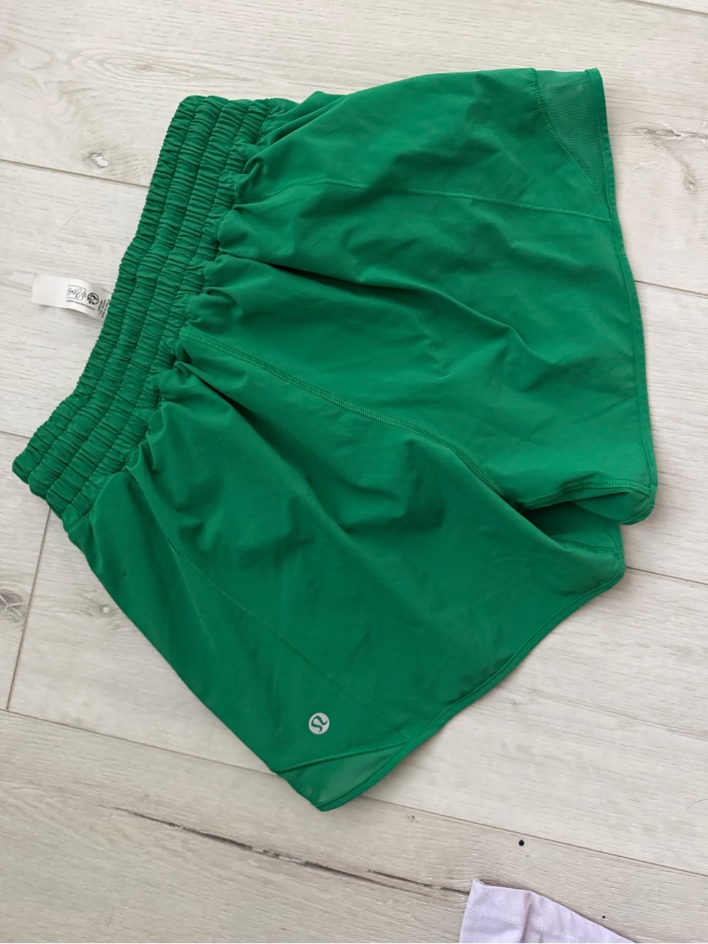 Lululemon women’s size 4 shorts - Picture 3 of 4